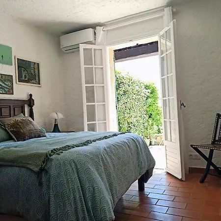 Mas Flora בית נופש