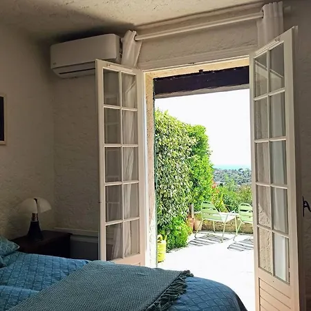 בית נופש Mas Flora *